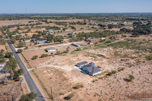 19146 MCCONNELL RD, Atascosa, TX 78002