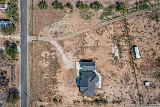 19146 MCCONNELL RD, Atascosa, TX 78002