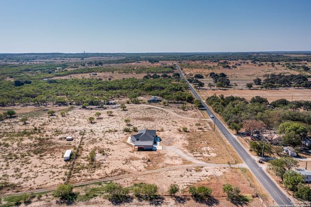 19146 MCCONNELL RD, Atascosa, TX 78002