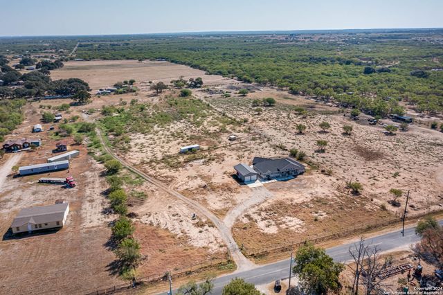 19146 MCCONNELL RD, Atascosa, TX 78002