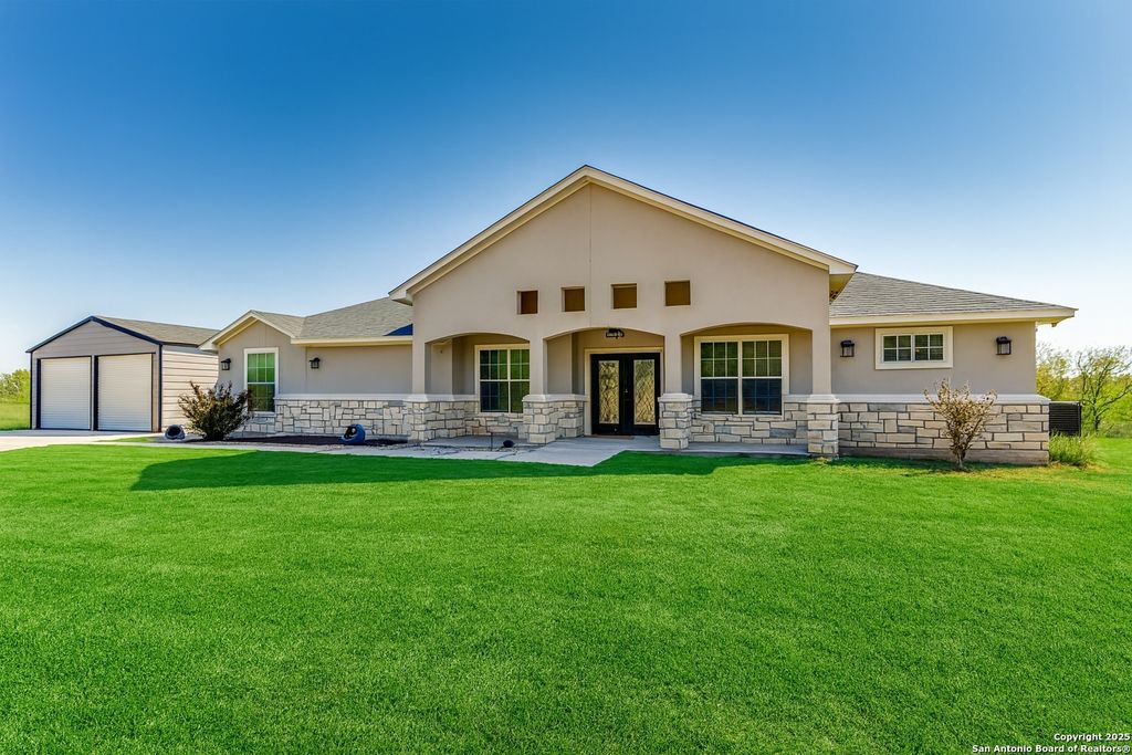 19146 MCCONNELL RD, Atascosa, TX 78002