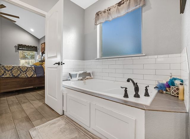 523 Mitchell Ryan, Wake Village, TX 75501