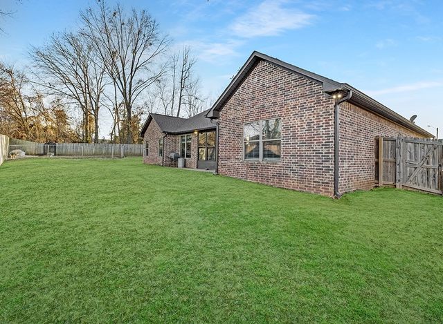 523 Mitchell Ryan, Wake Village, TX 75501