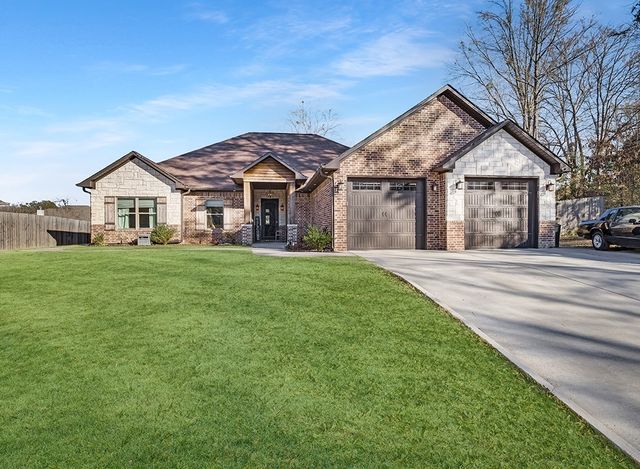 523 Mitchell Ryan, Wake Village, TX 75501