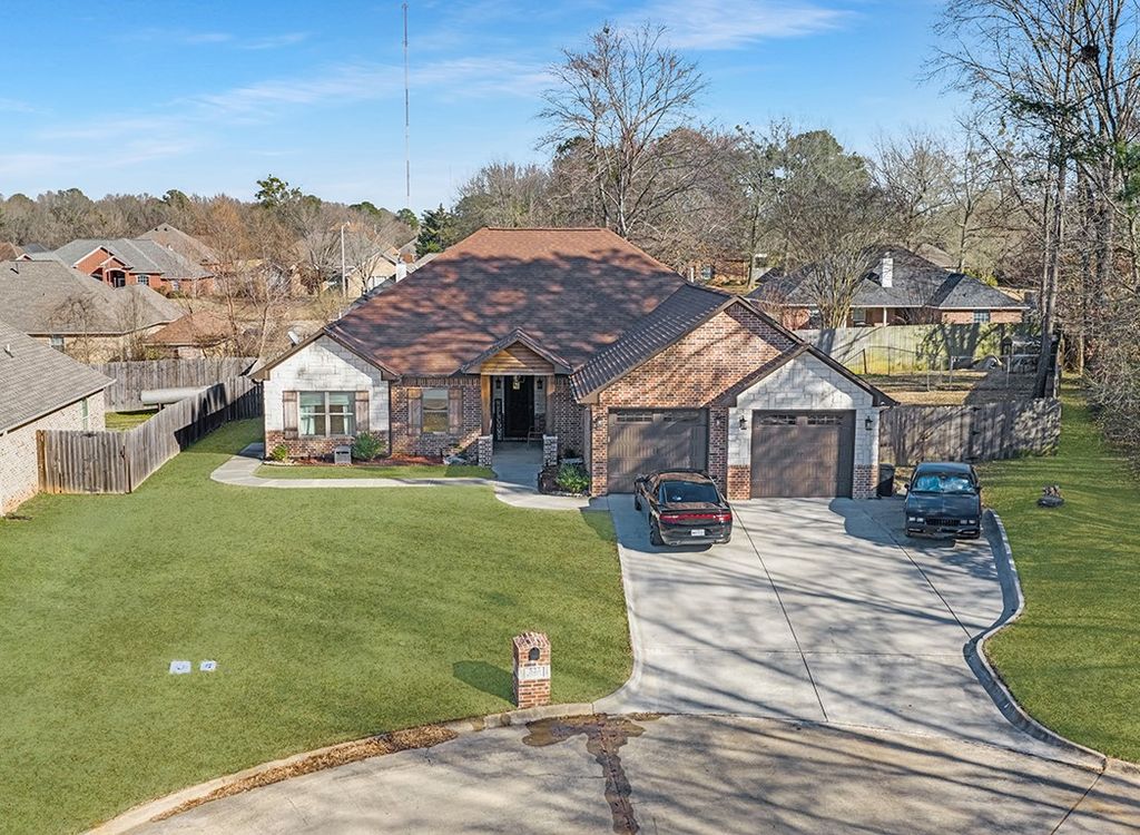 523 Mitchell Ryan, Wake Village, TX 75501