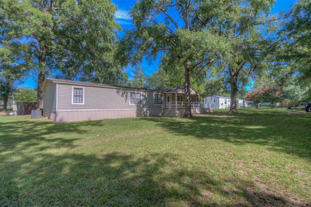 7168 Golden Meadows Road, Greenwood, LA 71033