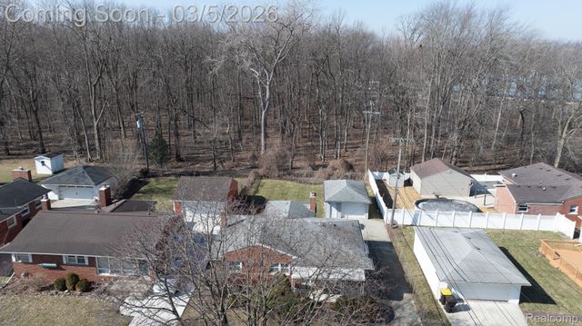 3832 Longmeadow Drive, Trenton, MI 48183