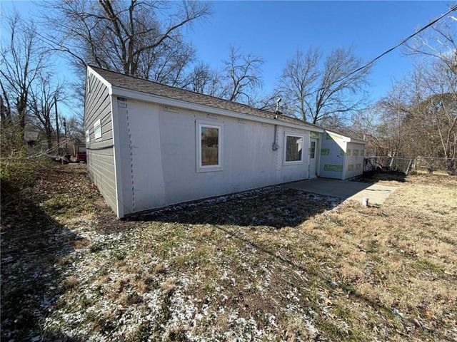 2608 Moundview Drive, Lawrence, KS 66049