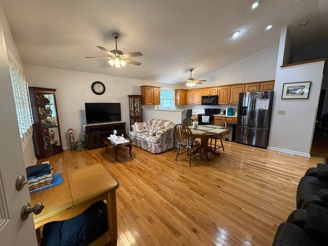 105 Palm Drive, Huntington, WV 25705