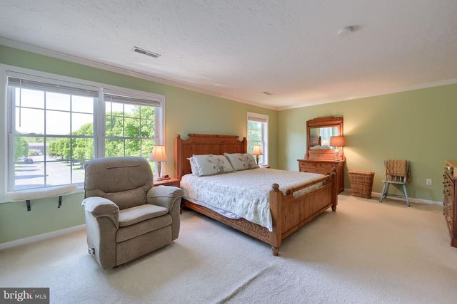 111 SILVER SCREEN DR, York, PA 17402