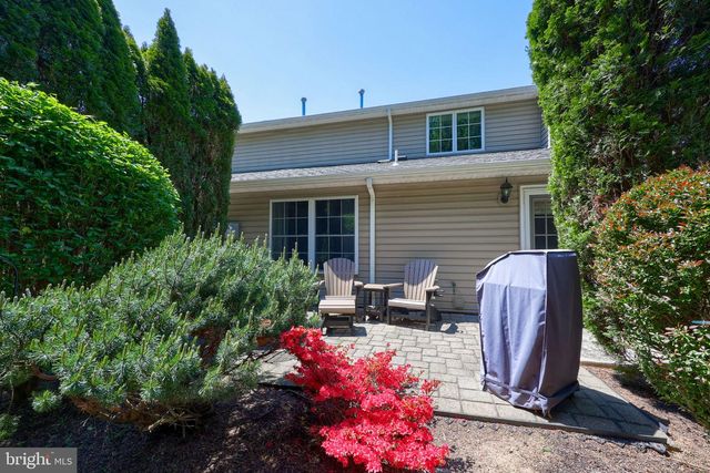 111 SILVER SCREEN DR, York, PA 17402
