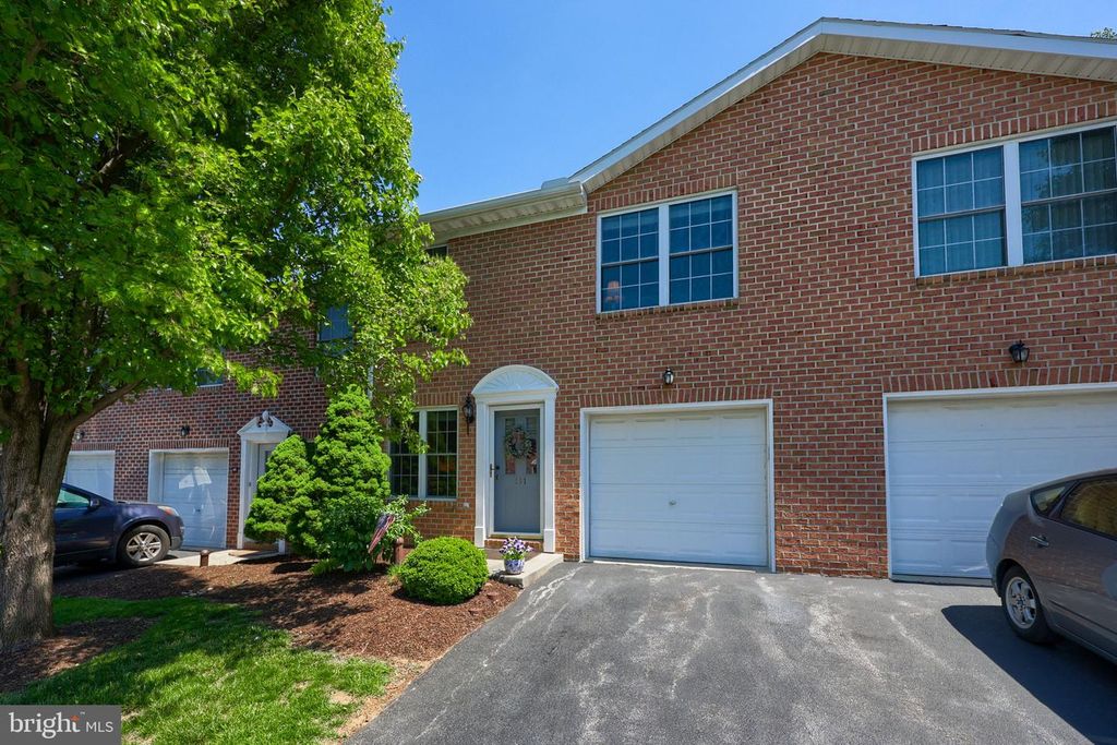 111 SILVER SCREEN DR, York, PA 17402