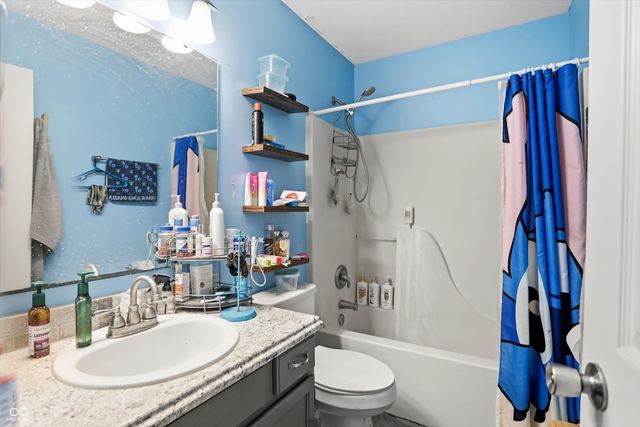 2219 Rolling Oak Drive, Indianapolis, IN 46214