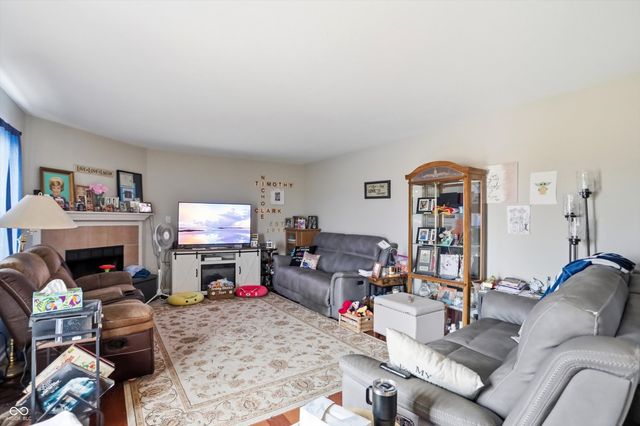 2219 Rolling Oak Drive, Indianapolis, IN 46214