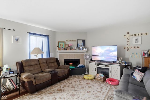 2219 Rolling Oak Drive, Indianapolis, IN 46214