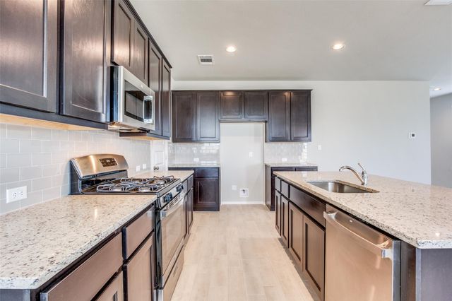 146 White Dunes DR, Maxwell, TX 78656