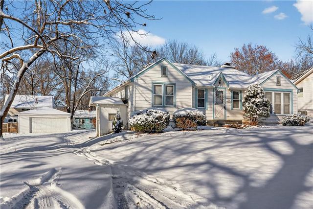 1926 S Hardy Avenue, Independence, MO 64052