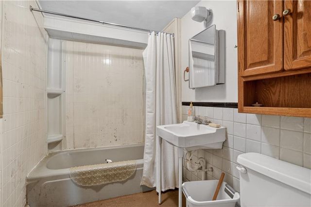 1926 S Hardy Avenue, Independence, MO 64052