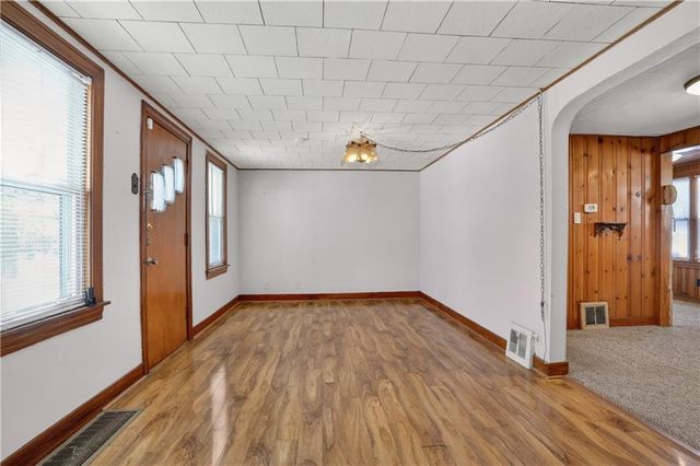 1926 S Hardy Avenue, Independence, MO 64052