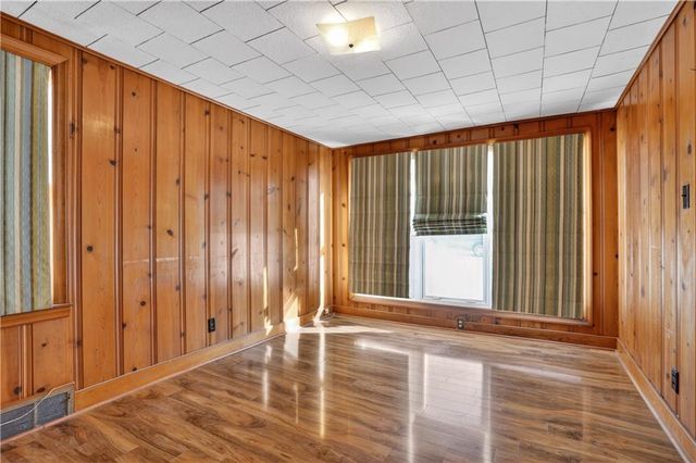 1926 S Hardy Avenue, Independence, MO 64052