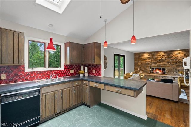 409 Whittlesey Drive, Tallmadge, OH 44278