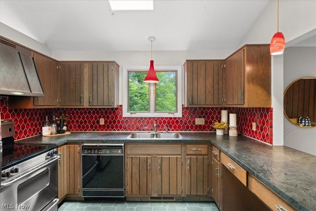 409 Whittlesey Drive, Tallmadge, OH 44278