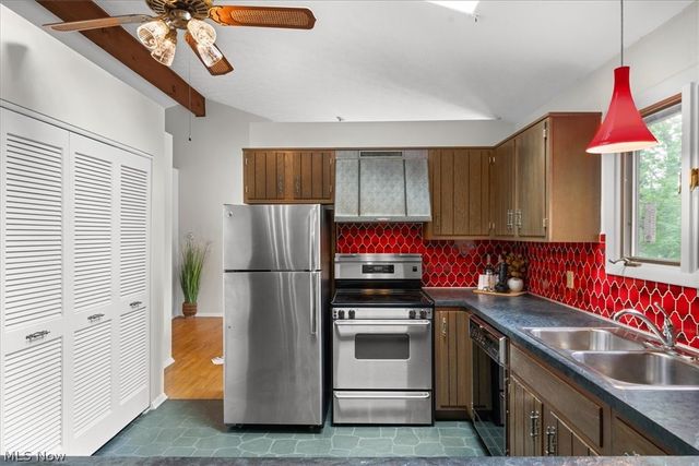 409 Whittlesey Drive, Tallmadge, OH 44278