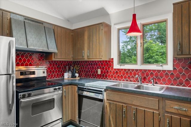 409 Whittlesey Drive, Tallmadge, OH 44278