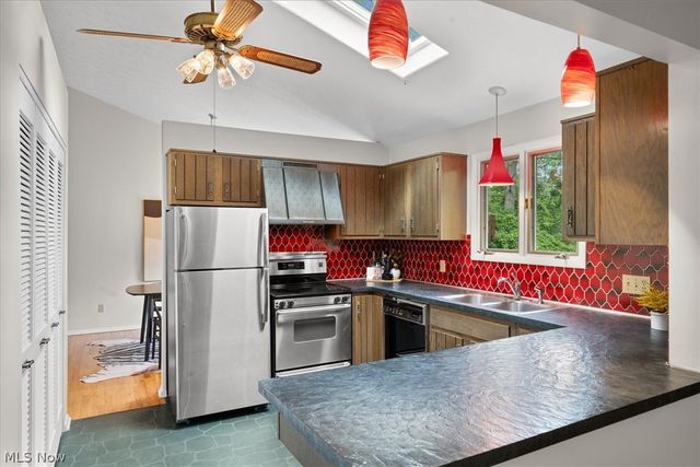 409 Whittlesey Drive, Tallmadge, OH 44278