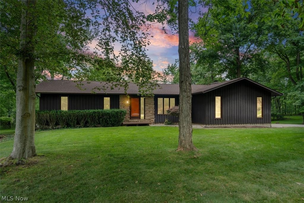 409 Whittlesey Drive, Tallmadge, OH 44278