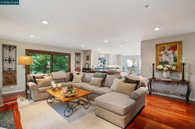 136 Hillcroft Way, Walnut Creek, CA 94597