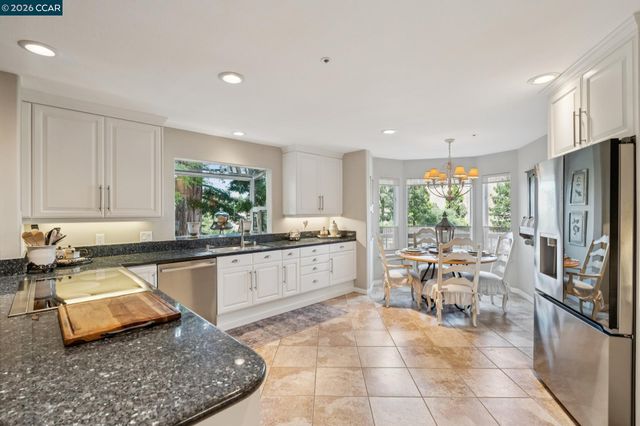 136 Hillcroft Way, Walnut Creek, CA 94597