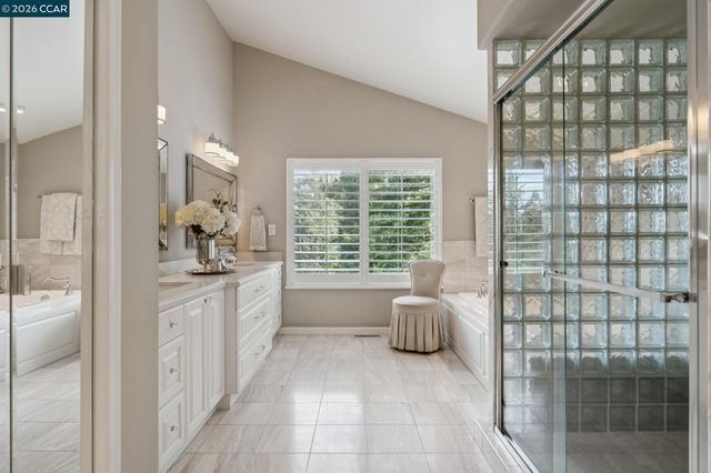 136 Hillcroft Way, Walnut Creek, CA 94597