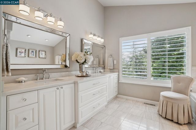 136 Hillcroft Way, Walnut Creek, CA 94597