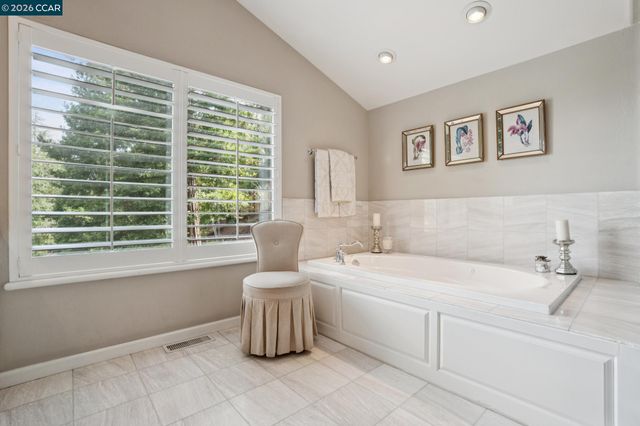 136 Hillcroft Way, Walnut Creek, CA 94597