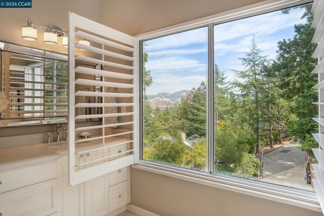 136 Hillcroft Way, Walnut Creek, CA 94597