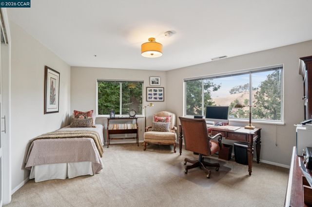 136 Hillcroft Way, Walnut Creek, CA 94597