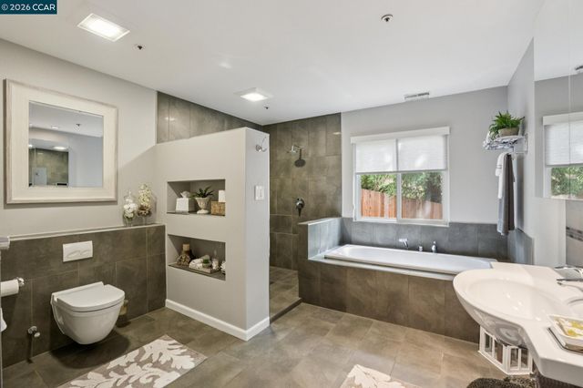 136 Hillcroft Way, Walnut Creek, CA 94597