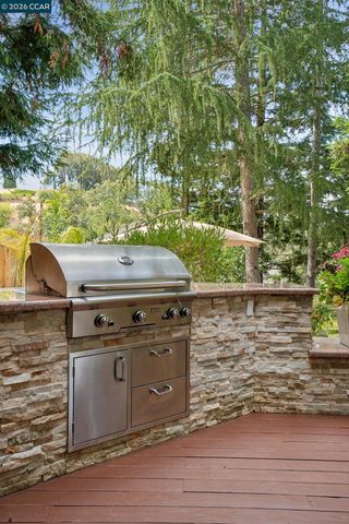 136 Hillcroft Way, Walnut Creek, CA 94597
