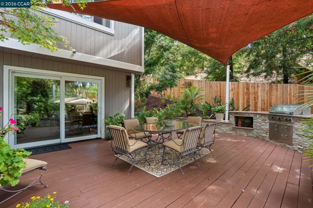 136 Hillcroft Way, Walnut Creek, CA 94597