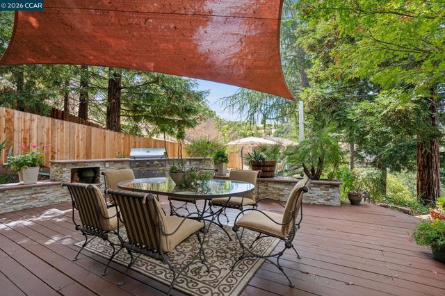 136 Hillcroft Way, Walnut Creek, CA 94597
