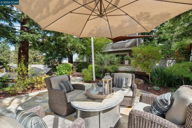 136 Hillcroft Way, Walnut Creek, CA 94597