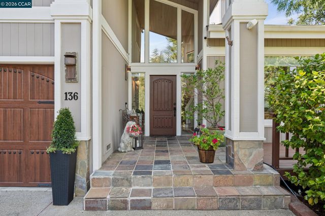 136 Hillcroft Way, Walnut Creek, CA 94597