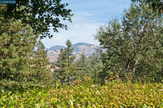 136 Hillcroft Way, Walnut Creek, CA 94597