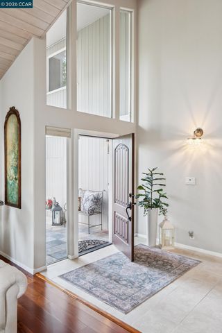 136 Hillcroft Way, Walnut Creek, CA 94597