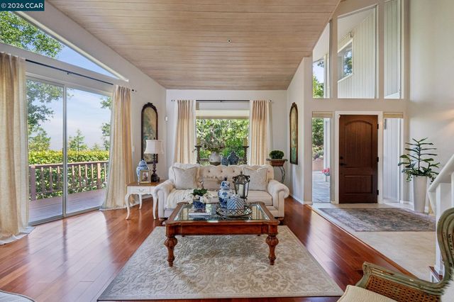 136 Hillcroft Way, Walnut Creek, CA 94597