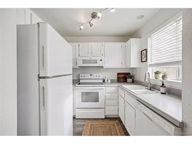 805 Summer Dr, Highlands Ranch, CO 80126