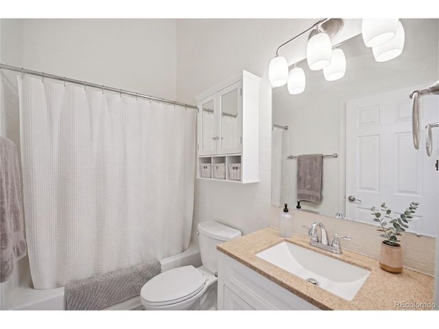 805 Summer Dr, Highlands Ranch, CO 80126