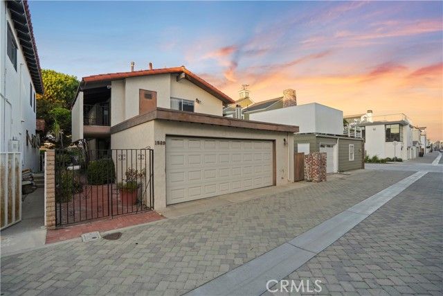 1589 E Ocean, Newport Beach, CA 92661