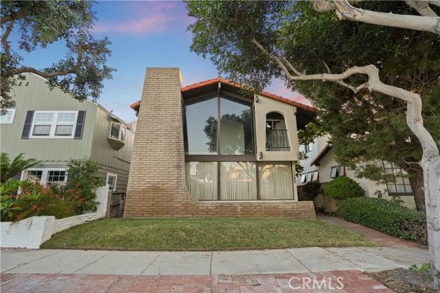 1589 E Ocean, Newport Beach, CA 92661